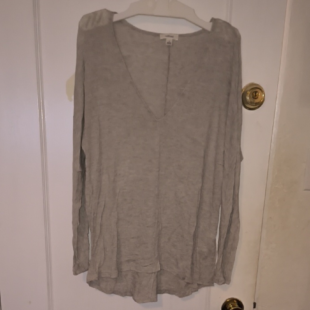 Wilfred | Heather Gray Long Sleeve V-Neck Tee